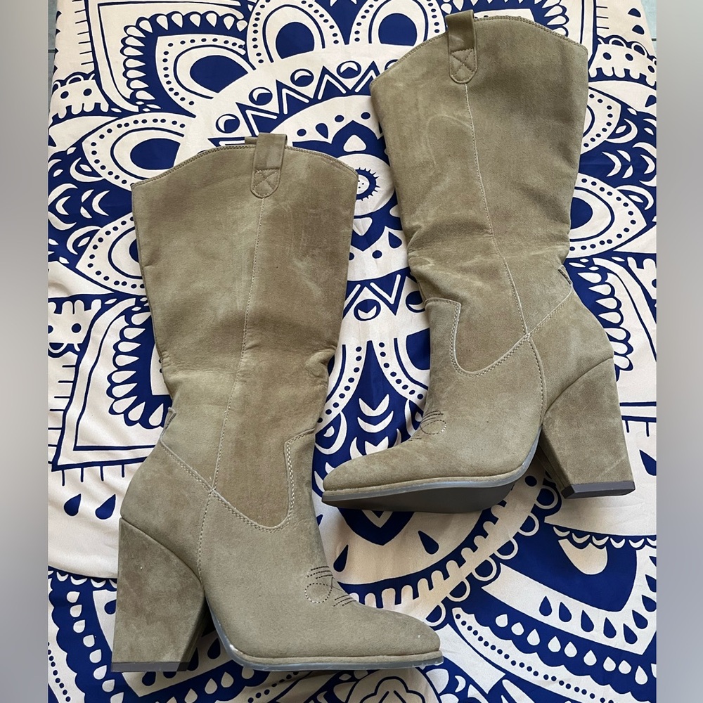 NWT Maybelle Western heeled boot